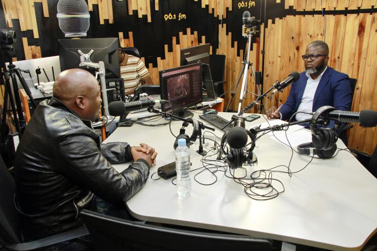 Rádio Essencial celebra sete anos e reforça compromisso com o jornalismo independente