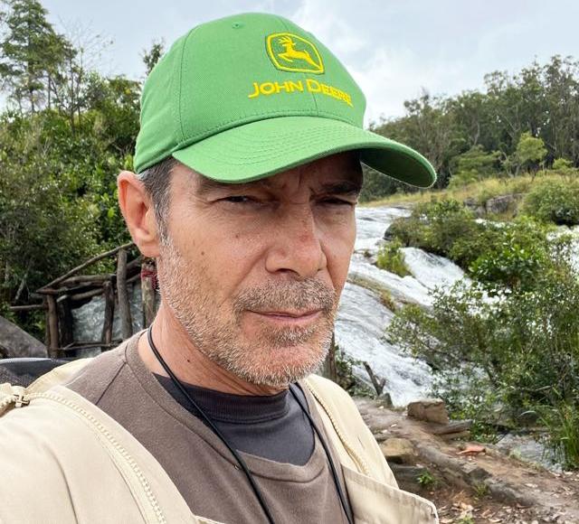 “Deveria investir-se menos em viagens ao exterior e mais no trabalho de campo e no desenvolvimento da agropecuária”