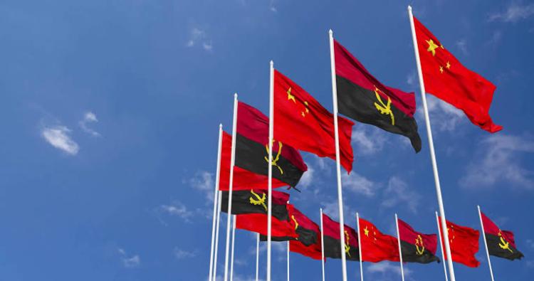 Alta do crude acelera plano de Angola para liquidar 6,8 mil milhões à China 