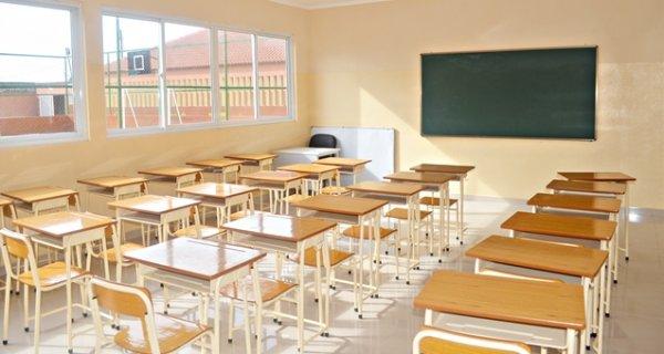 Luanda tem mais de 300 escolas em condições precárias e centenas a operar na ilegalidade