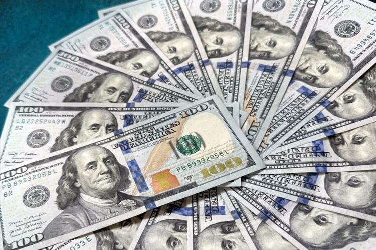 Mercado cambial cresce 15%, impulsionado por operações do Tesouro e do BNA
