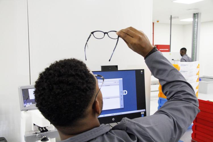 Oftalmed produz  450 mil lentes, mas continua a operar abaixo da capacidade