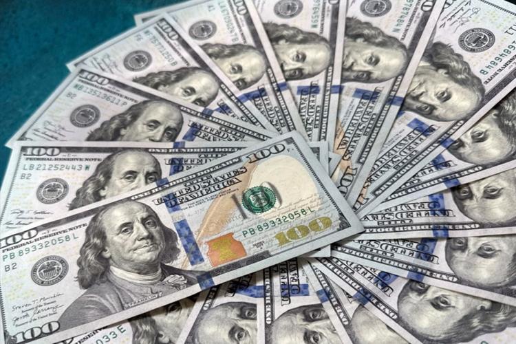 Remessas para o estrangeiro superam os 292 milhões de dólares, enquanto Angolano recebe apenas 13,5 milhões