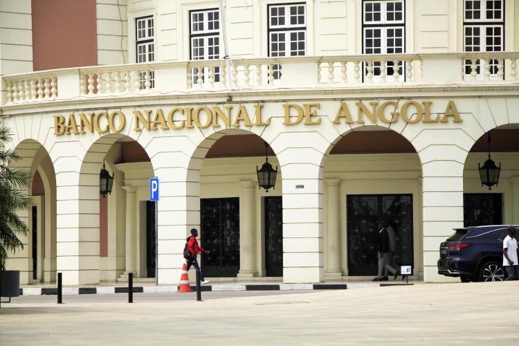 BNA denuncia nove entidades por concessão ilegal de crédito