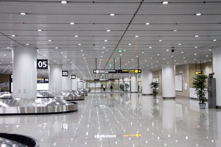Mais de 3 mil milhões  USD foram investidos em aeroportos que se tornaram 