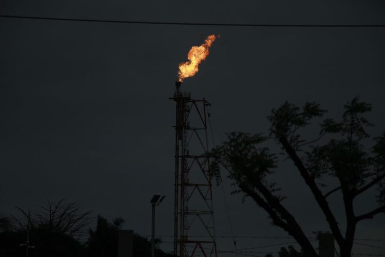 Produção das refinarias cai 390 mil toneladas e factura de importações dispara 92%