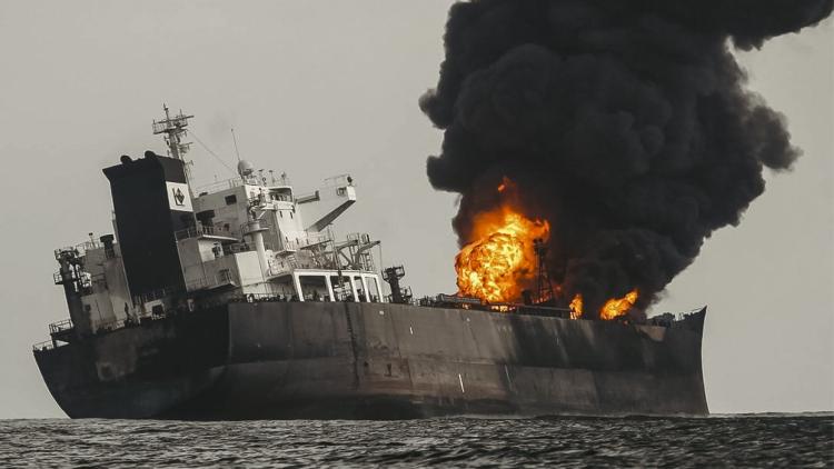 Petróleo mantém-se perto de máximas de seis semanas com ataques entre EUA e Irão