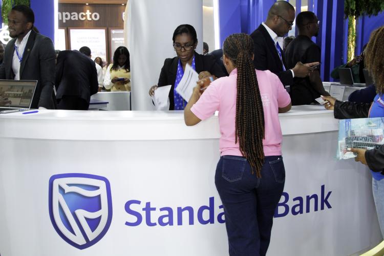 Autoridades ignoram pendentes judiciais sobre activos do Standard  Bank e dispersam  capital do banco na bolsa