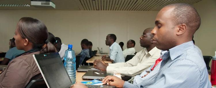 BAD lança formação gratuita em inteligência artificial para funcionários públicos africanos