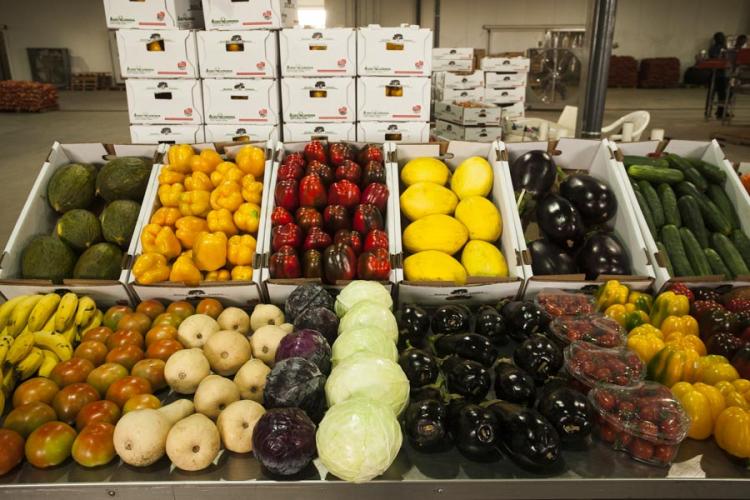 Cacusso, vestido de noiva e pimento foram os produtos com maior variação de preços médios em Agosto 