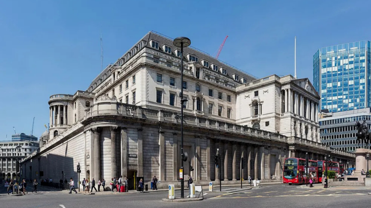 Economistas pressionam Banco de Inglaterra a travar venda de títulos para conter custos da dívida
