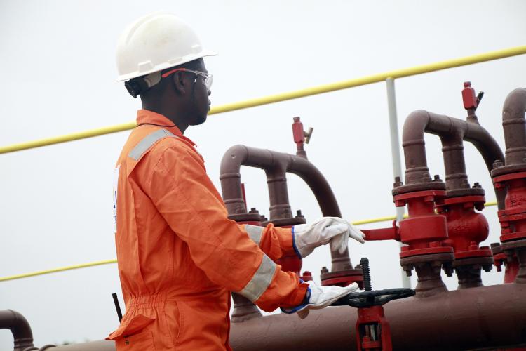 IDE petrolífero cai 287,9 milhões USD enquanto sector não petrolífero dispara 569,1 milhões