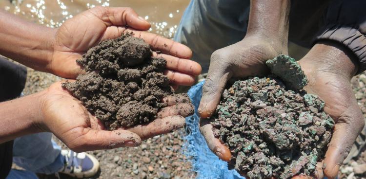 Kinshasa acelera estratégia para atrair capital ocidental nos sectores do cobre e do cobalto e reduzir a hegemonia chinesa nas cadeias de abastecimento.