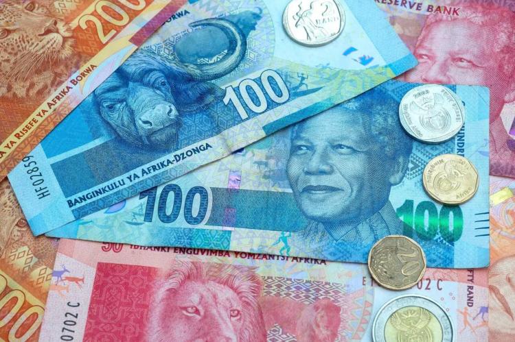 Rand sul-africano recua após subida dos juros para 7,25%