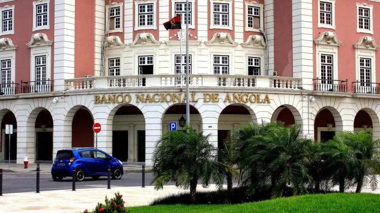 Saldo da conta corrente supera os 2 mil milhões de dólares