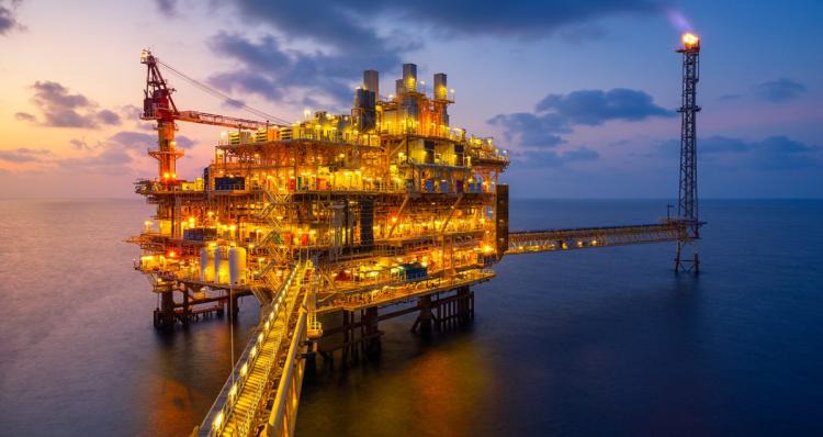 Brent sobe 1,51% e negoceia acima dos 111 dólares por barril