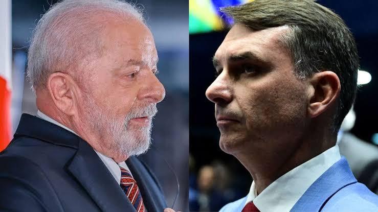 Flávio Bolsonaro vence primeira volta, mas Lula resiste e domina nos municípios mais pobres